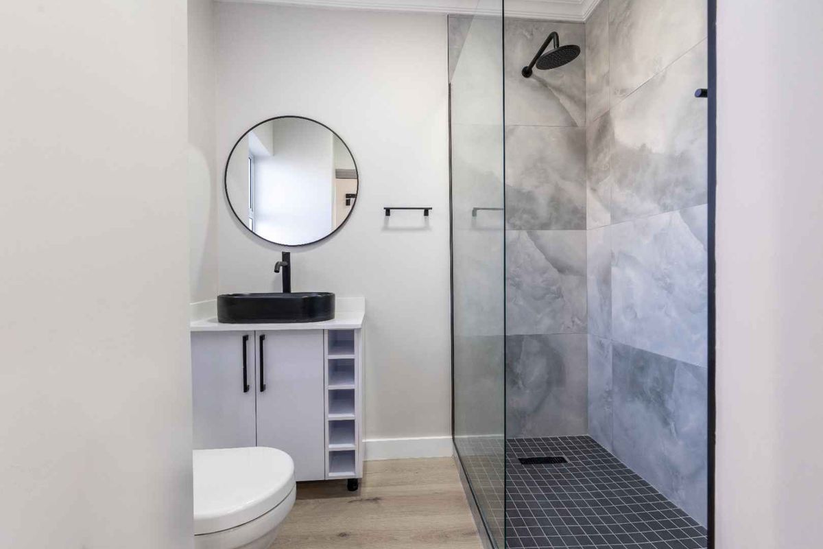 Chic City Pad: Stylish Living Near V&A Waterfront - Photo 4