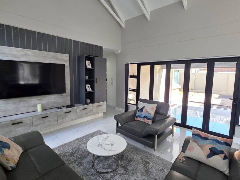 Modern 4 Bedroom Family Home in Leloko Lifestyle Estate - Photo 7