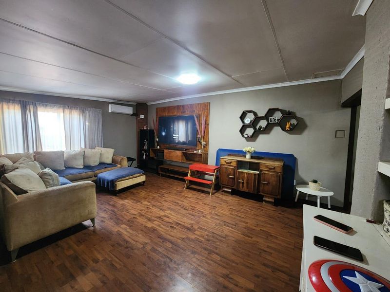 4 House Small Holding For Sale in Onderstepoort - Photo 7