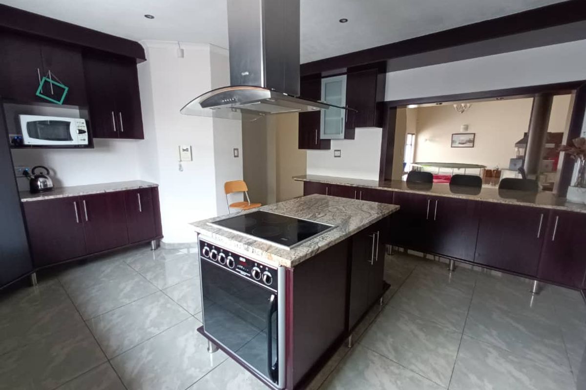 Spacious Neat Executive Home could also be utilised as a BB - Photo 4