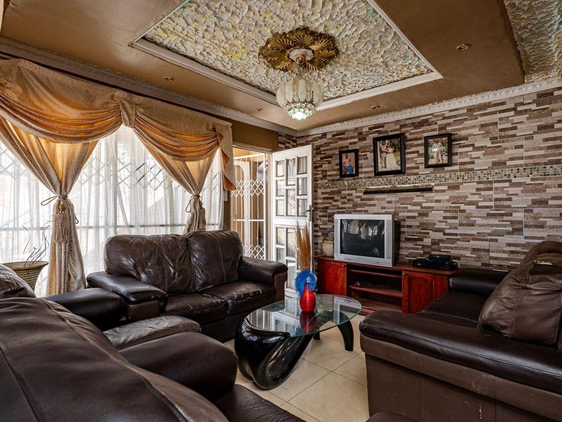 Beautiful 3-Bedroom Family Home for Sale - Photo 3