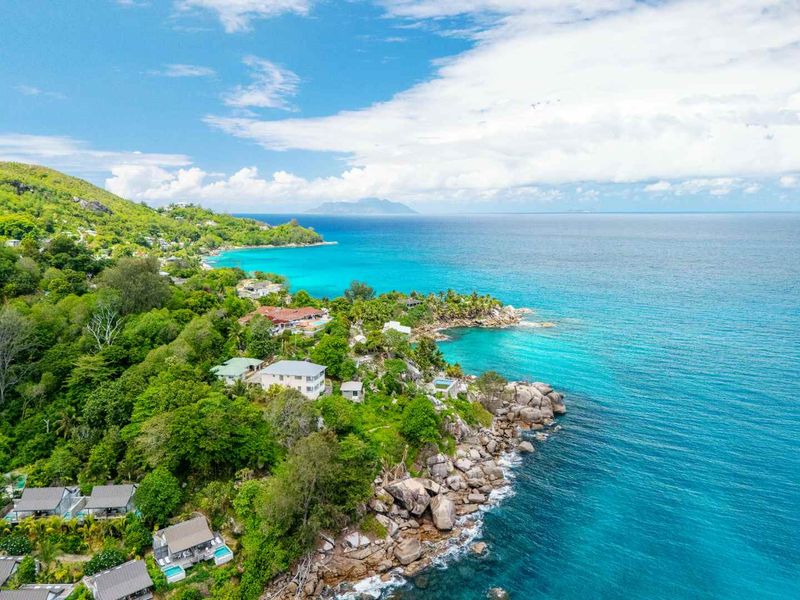 Newly built villa in prime ocean facing position - Photo 2
