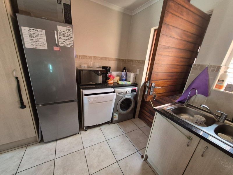 Spacious, secure and designed for exceptional retirement living! - Photo 4