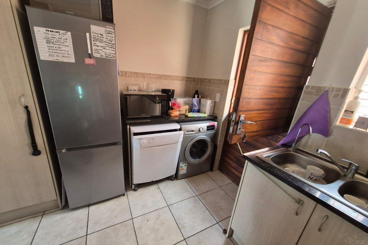 Spacious, secure and designed for exceptional retirement living! - Photo 4