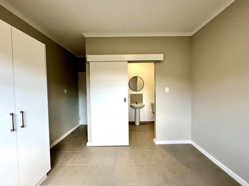 Brand New 2-Bed Apartment in The Woods Estate – Waterfall - Photo 10