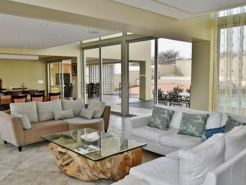 Discover this exceptional 949 sqm home set on1338 sqm erf in sought-after Ludwisdorf. - Photo 6