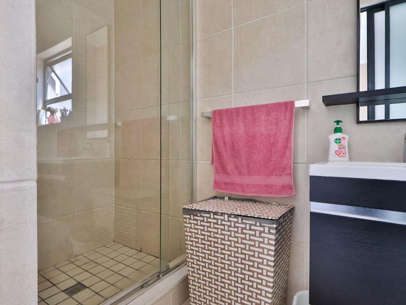 Modern 2-Bedroom Apartment in Central Park! - Photo 9