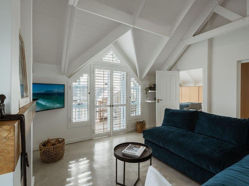 Exceptional Fully Furnished 3 bedroom coastal dream home to rent - Photo 10