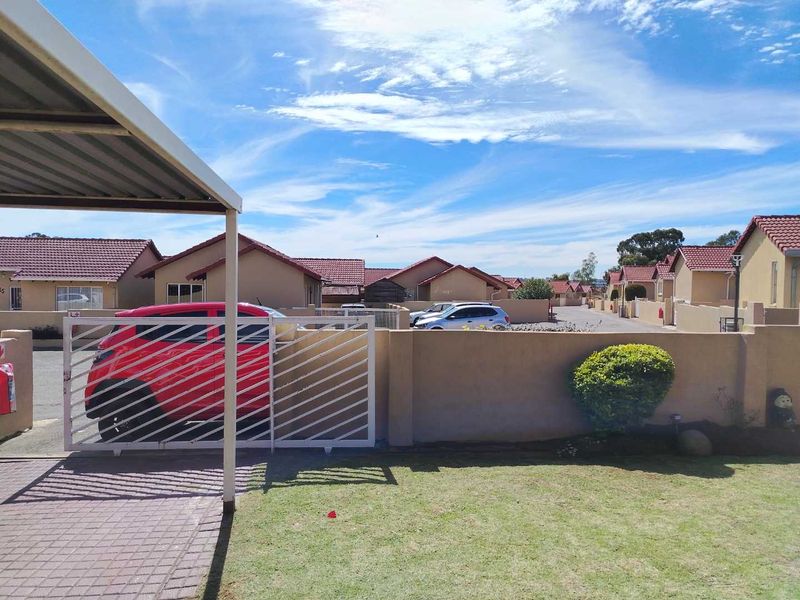 Charming 3-Bed Cluster in Serene Ormonde Gardens! - Photo 3