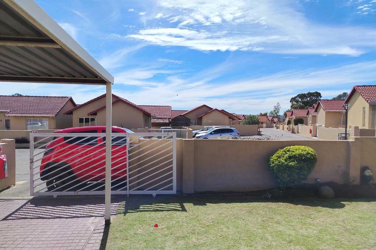Charming 3-Bed Cluster in Serene Ormonde Gardens! - Photo 3