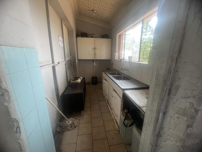 Property needs TLC - Photo 4