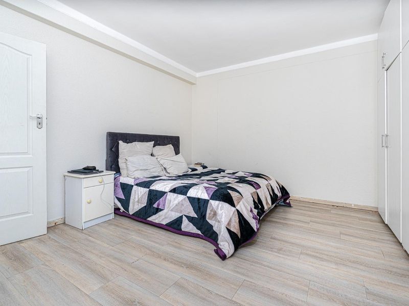 Stunning 2-Bedroom Apartment with Balcony, Stream Views & Mountain Backdrop - Photo 6