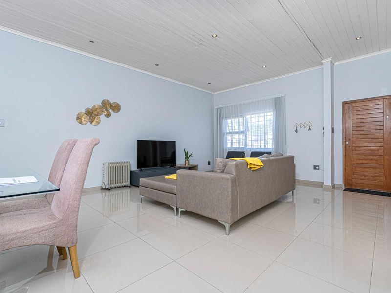 A beautiful home with access from 2 Avenues in Rondebosch East - Photo 9