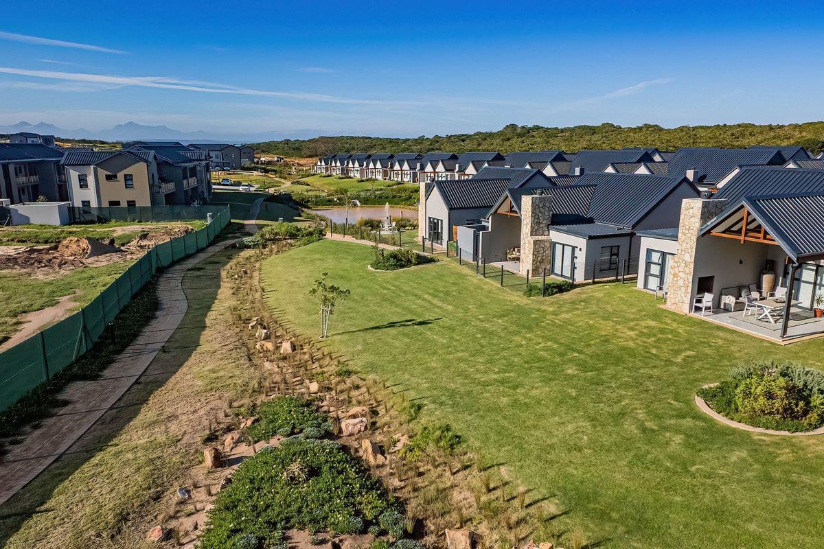 Charming 2 Bedroom Home for Sale in Hartland Retirement Village - Photo 3