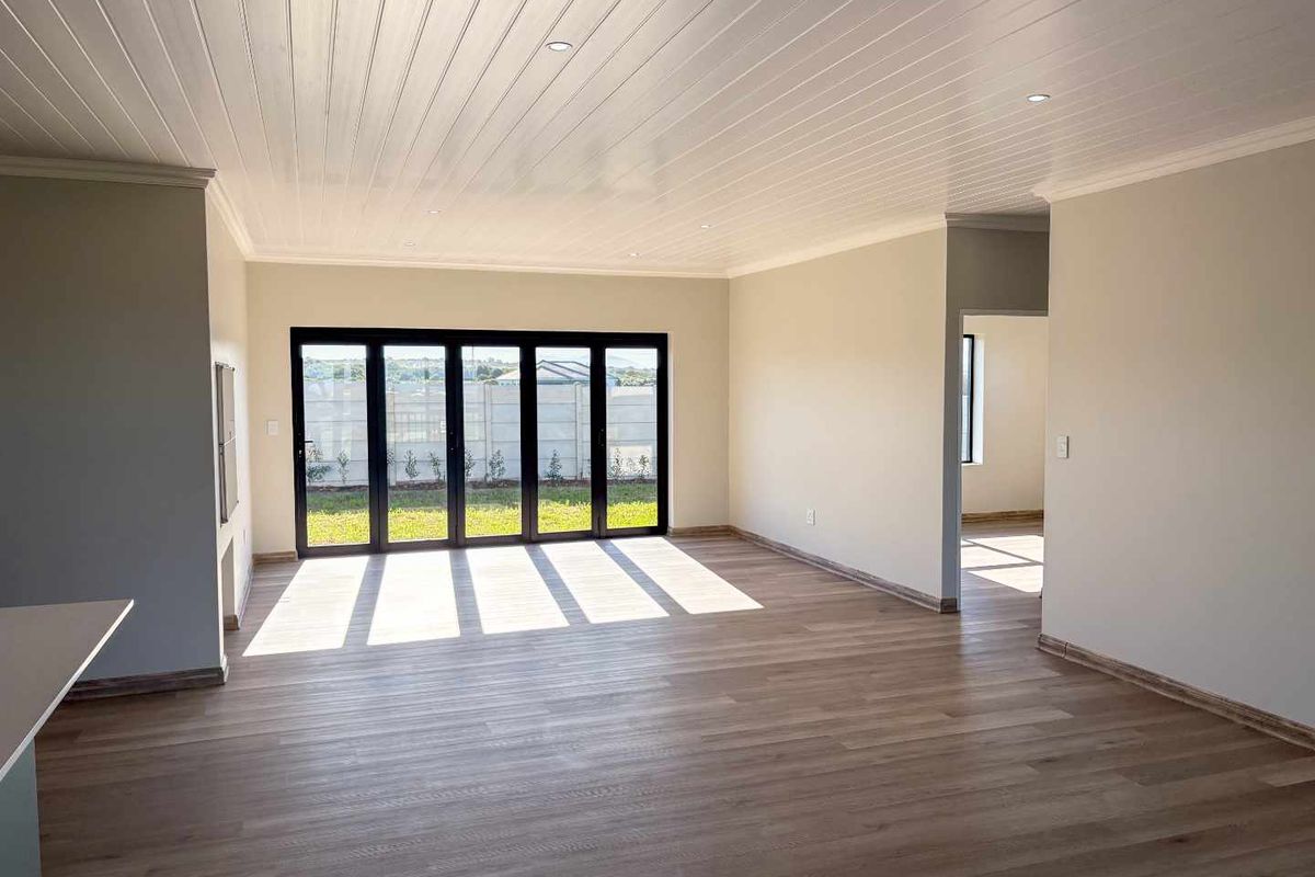 Brand new family home - Plattebosch Kloof. - Photo 5