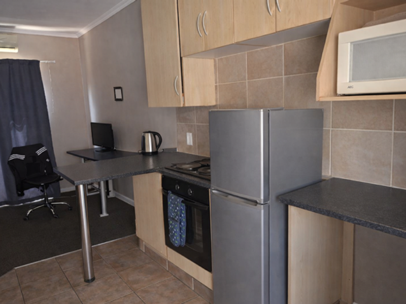 Peaceful Living at Bains Game Lodge – Neat Bachelor Apartment - Photo 2