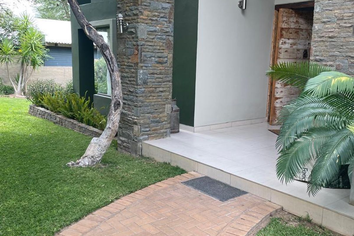 Luxurious Home For Sale - Outjo - Photo 4