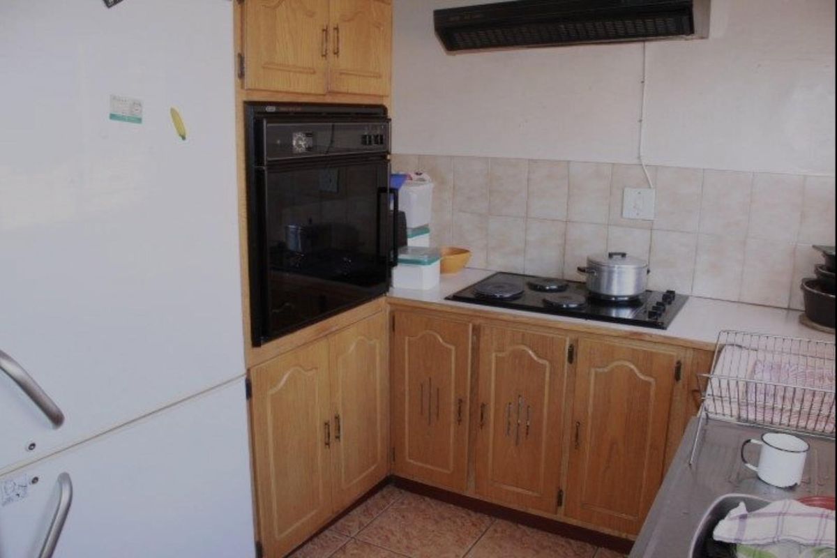 10 bedrooms house for sale in Soshanguve DD - Photo 4