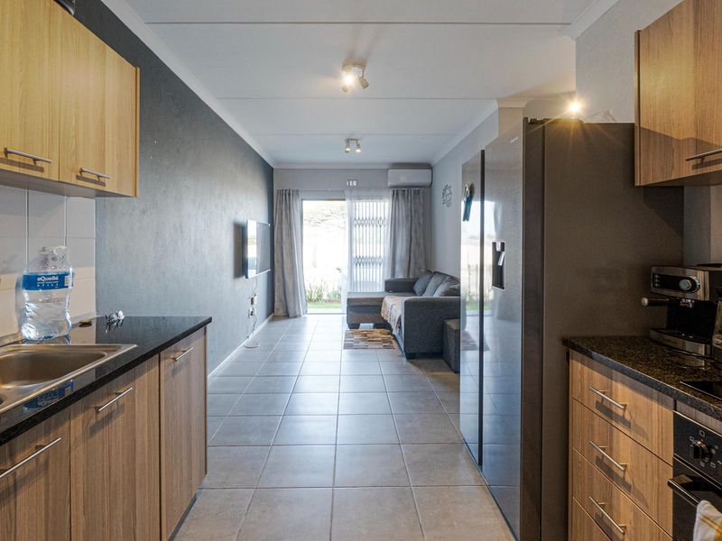 Secure ground floor estate living - Photo 8