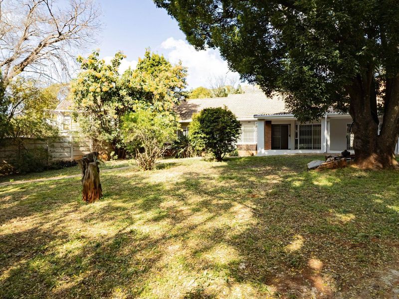 Charming 3 Bedroom Family Home with Study in Sought-After Northcliff - Photo 2