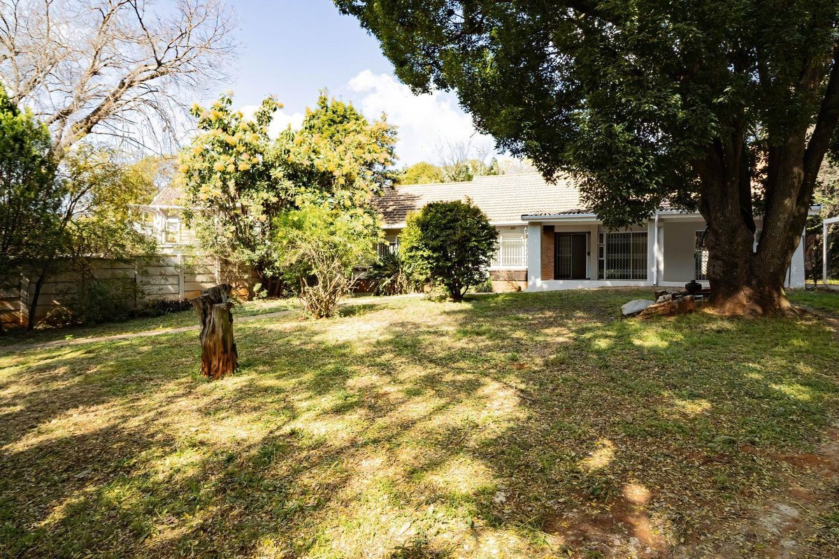 Charming 3 Bedroom Family Home with Study in Sought-After Northcliff - Photo 2