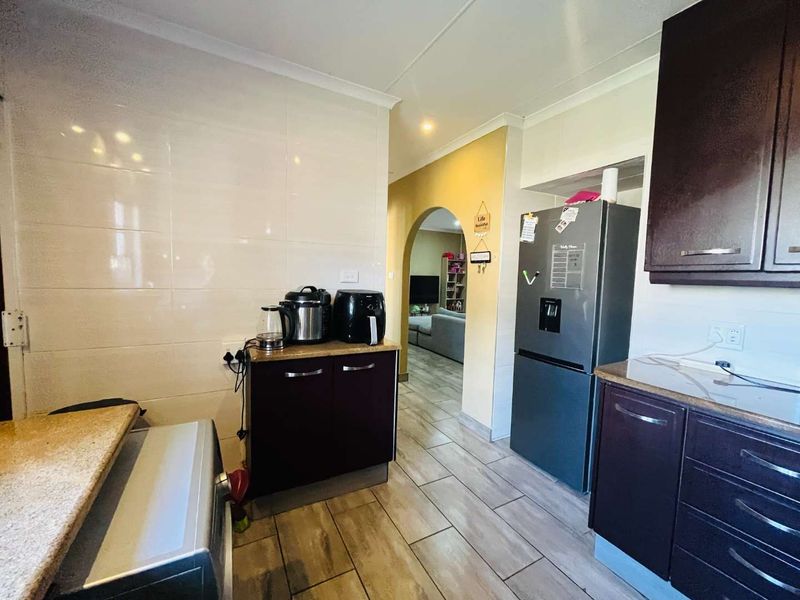 Hendra - Perfect Starter Home awaits in Sunningdale - Photo 5