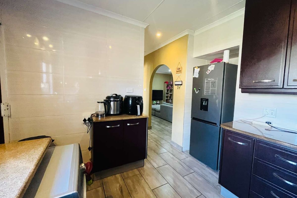 Hendra - Perfect Starter Home awaits in Sunningdale - Photo 5