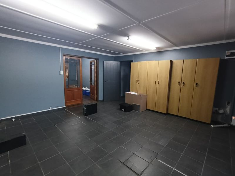 Stand-alone industrial facility |  Yard  |  150 amps - Photo 2