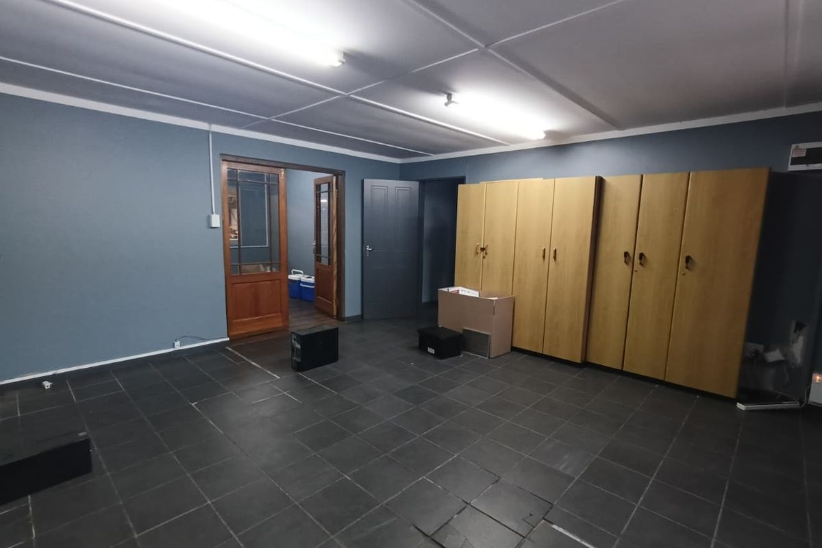 Stand-alone industrial facility |  Yard  |  150 amps - Photo 2