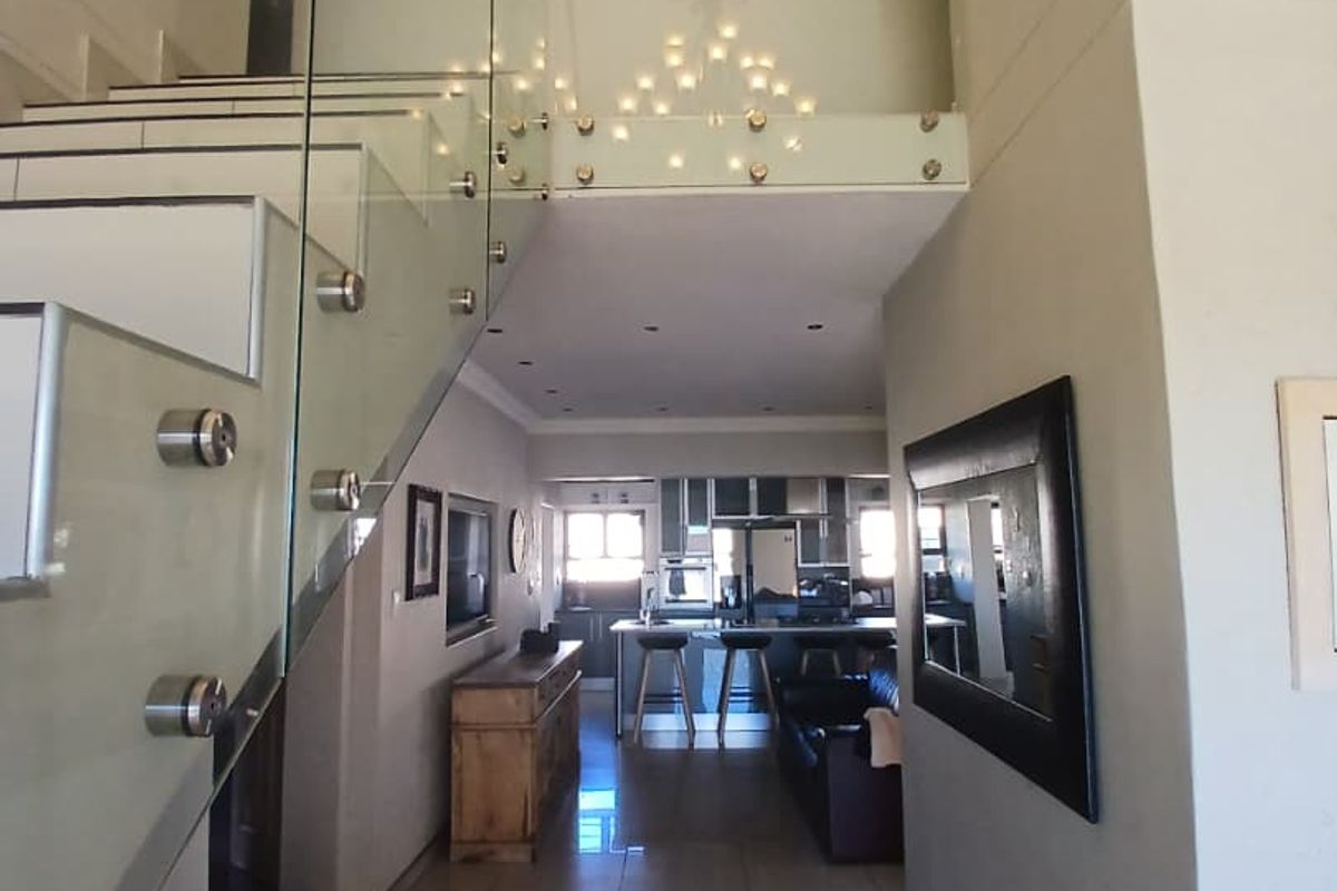 4-Bed Family Home - close to Private School - Photo 4