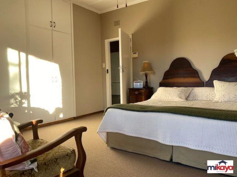 Sophisticated Charm and Elegance PLUS 3 flats! - Photo 8