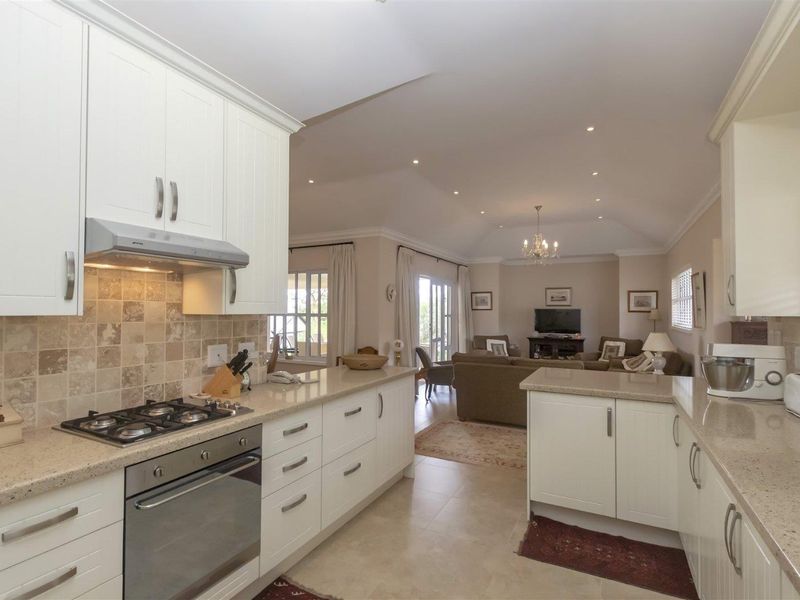 Charming three-bedroom home - Photo 6