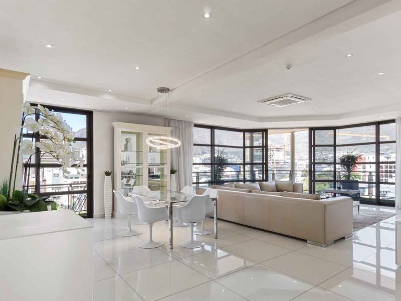 Top Floor Apartment with Mountain Views - Photo 7