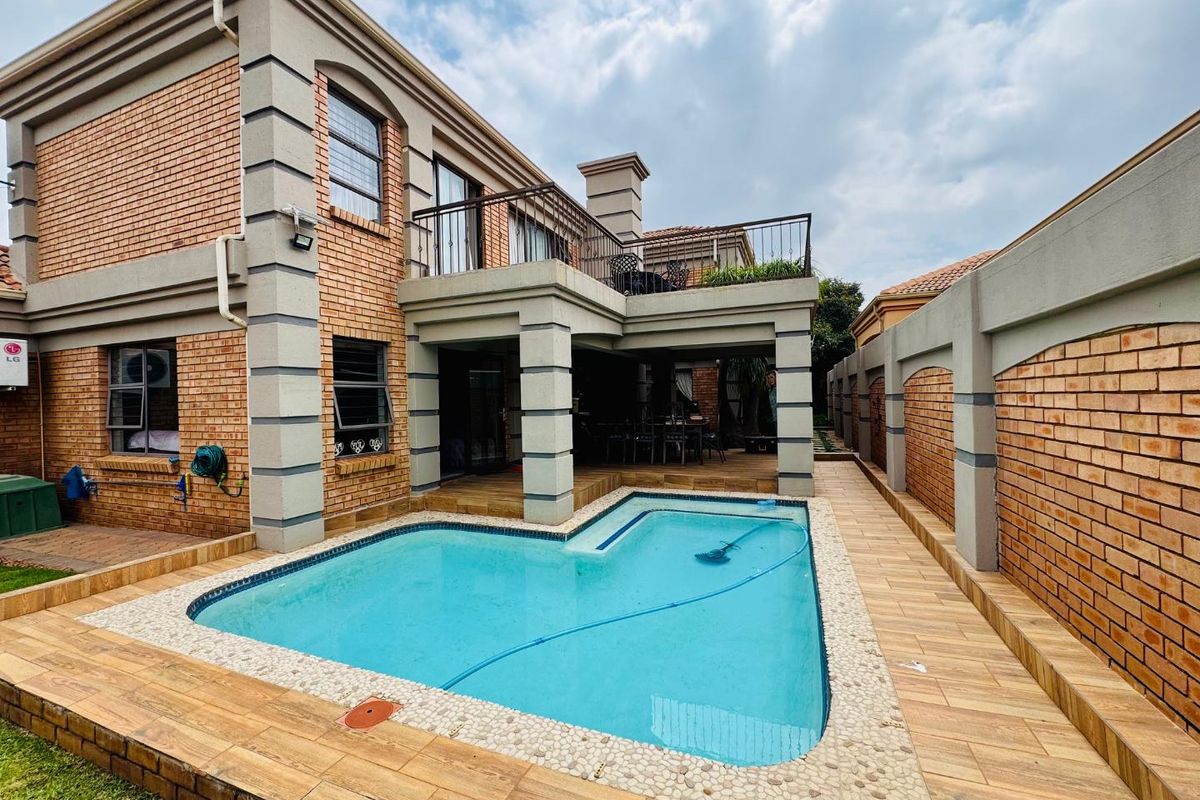 Elegant 3-Bedroom Cluster in Secure Bartlett Estate - Photo 2