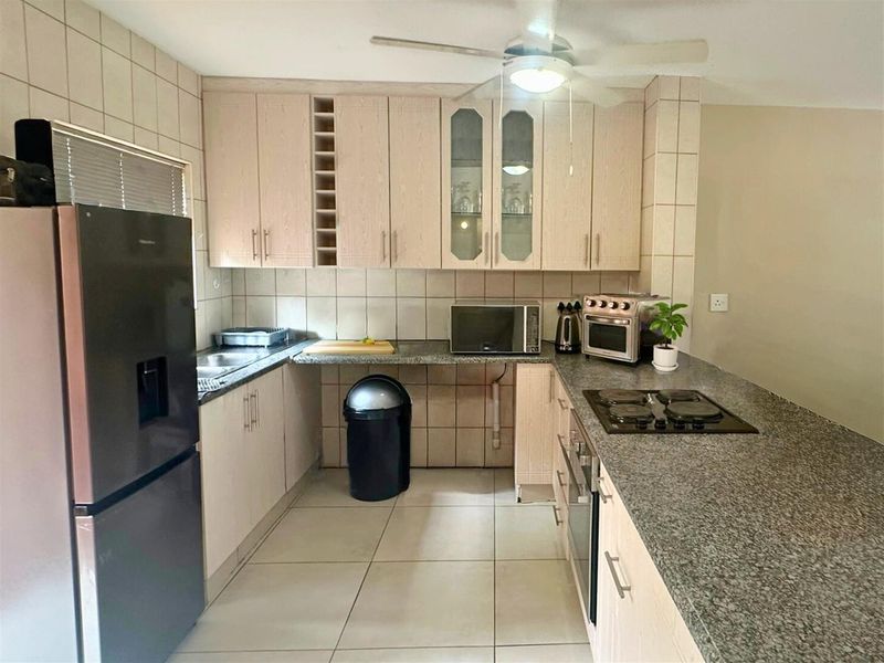 Spacious 2-Bedroom Unit with Patio - Photo 4