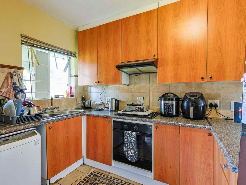 Charming and Secure 2-Bedroom Home - Photo 8