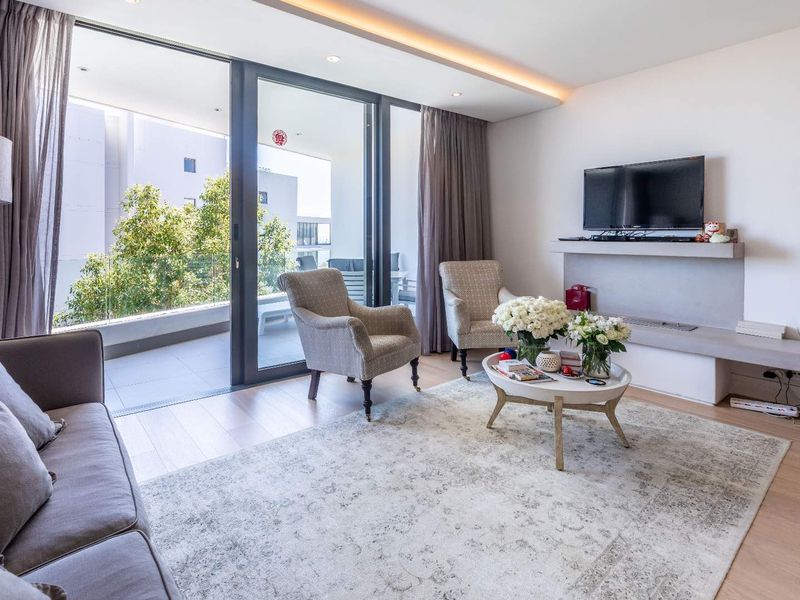 Prime City Living: Secure, Elegant, and Airbnb Friendly! - Photo 5