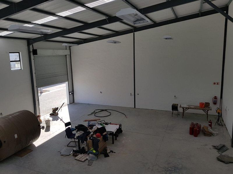 Double Volume Warehouse in Excellent Condition - Photo 10