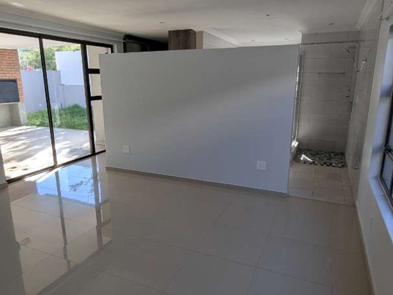 Sleek and contemporary 3 Bedroom home - Photo 8