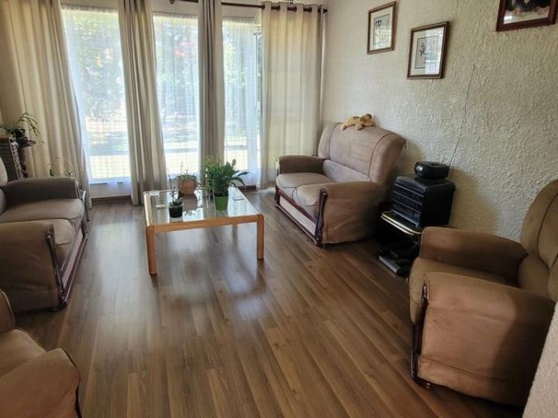 Brackendowns Elegant Family Home - Photo 5