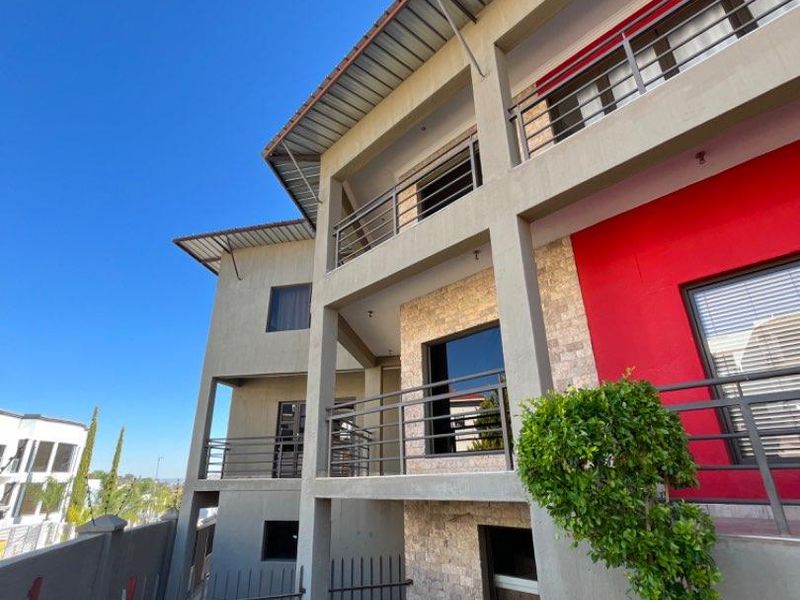 🏛️ FOR SALE | AUASBLICK Double STORY LUXURY HOME Erf Size 750 square meters N$8,454 000 | Excl. costs  6 Bed | 3 Bath | 3 living Areas | - Photo 1