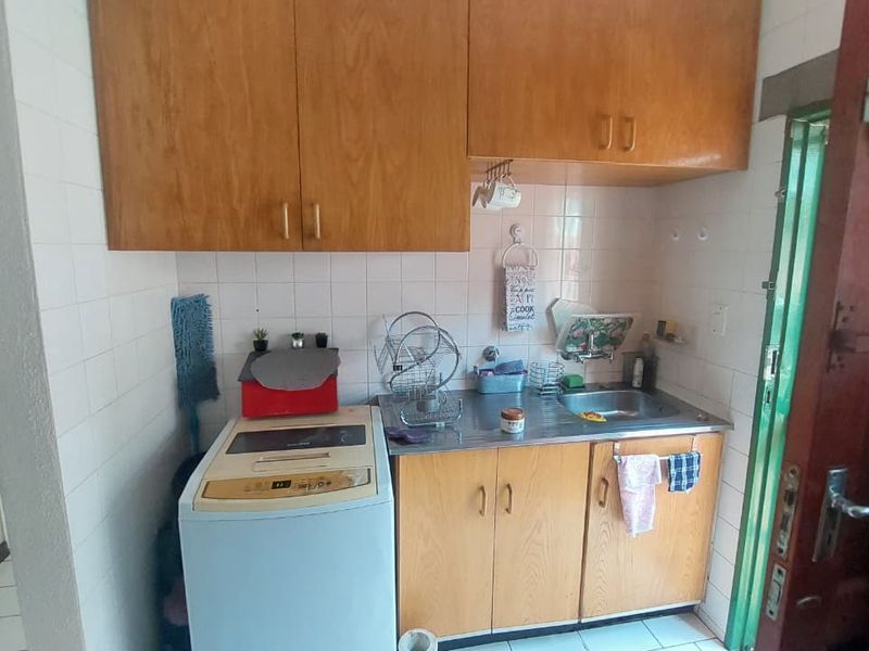 Charming 3-Bed Home with Backyard Oasis! - Photo 10