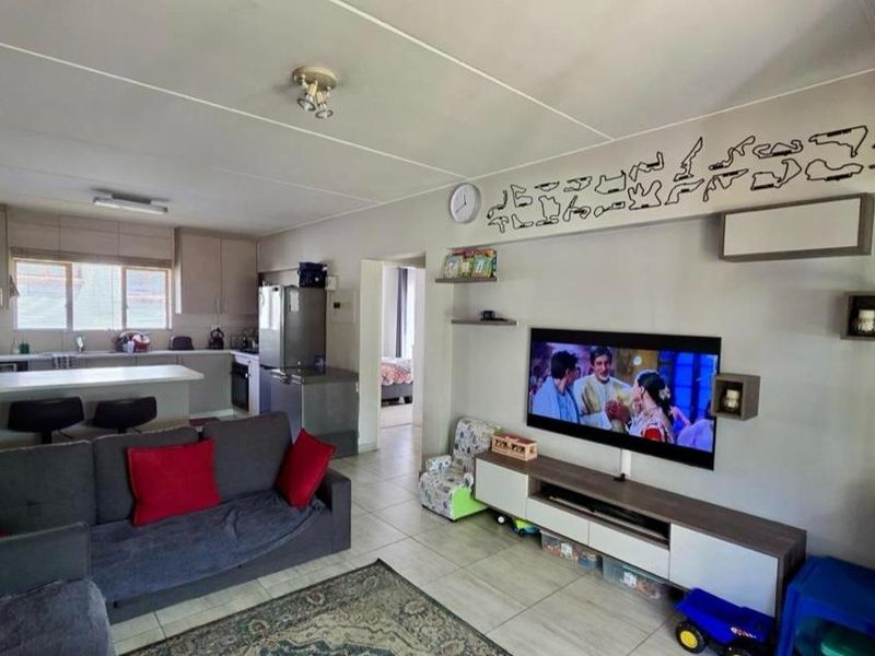 No transfer and bond costs.A perfect ground floor unit awaits you !!! - Photo 8