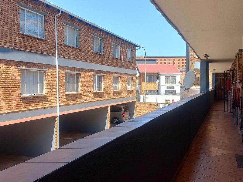 A 2 BEDROOM APARTMENT - Photo 7