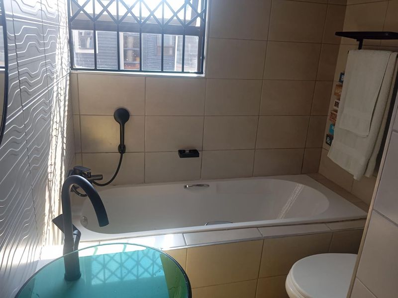 Bachelor in Kensington - Photo 7