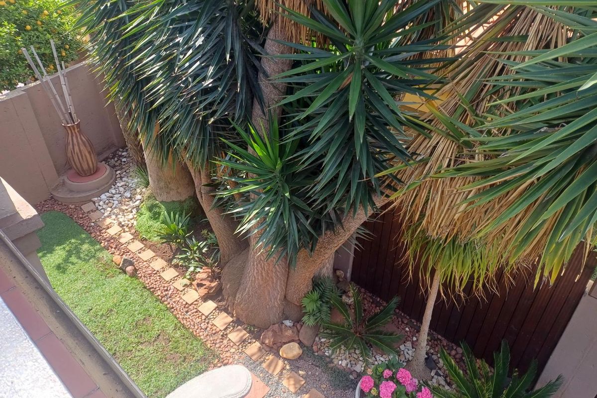 Exquisite Newly Renovated Cluster in a Prestigious Secure Estate - Photo 4