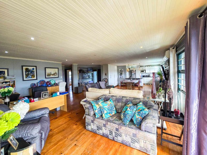 Family home with river view for sale in Stilbaai-Wes. - Photo 4