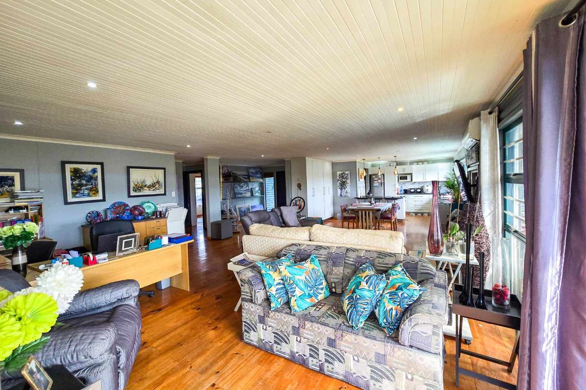 Family home with river view for sale in Stilbaai-Wes. - Photo 4