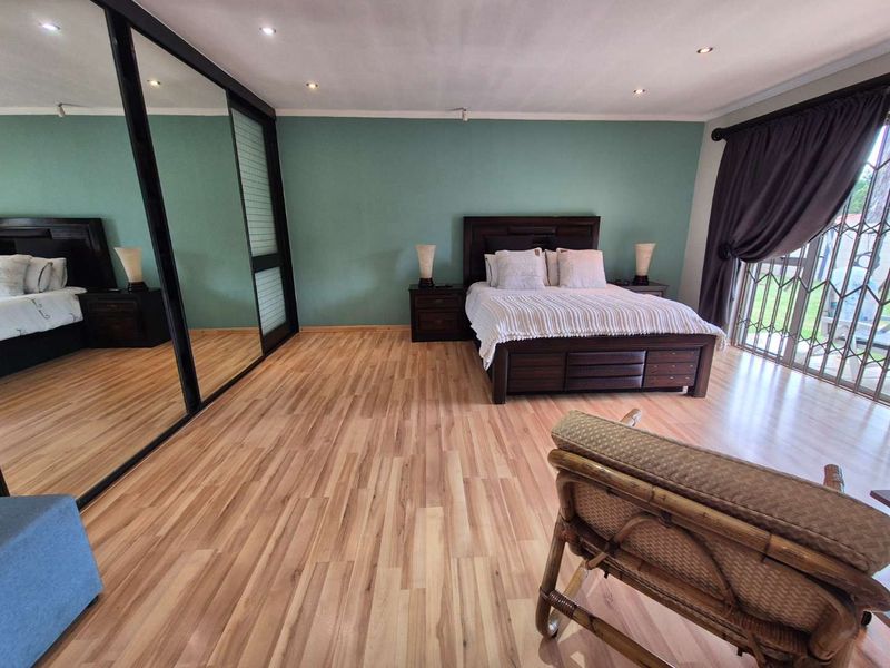 Modern home with all the bells and whistles - Photo 8