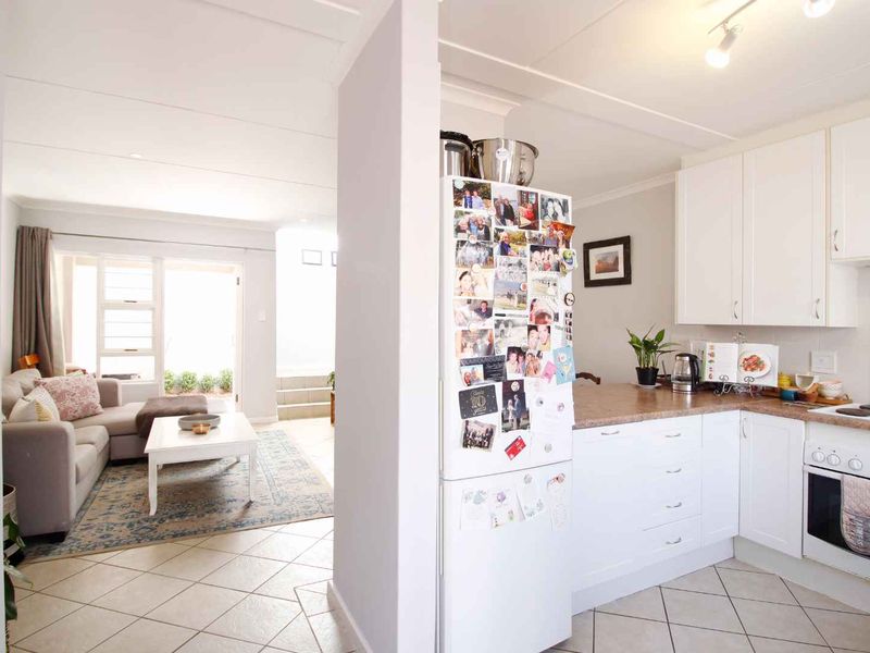 Charming 2 Bedroom Townhouse in Excellent Estate - Photo 3